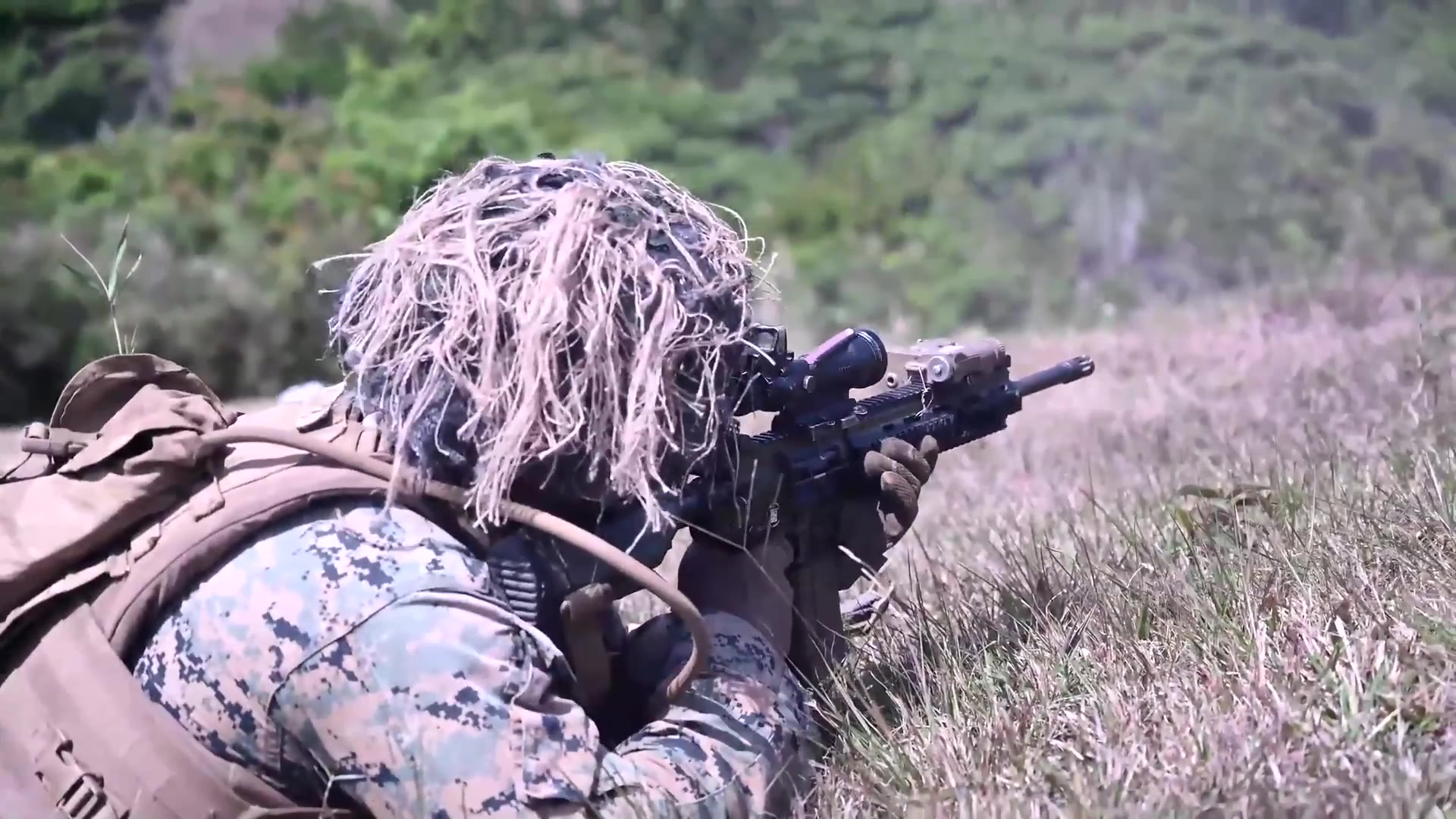 美国海军陆战队实弹射击训练